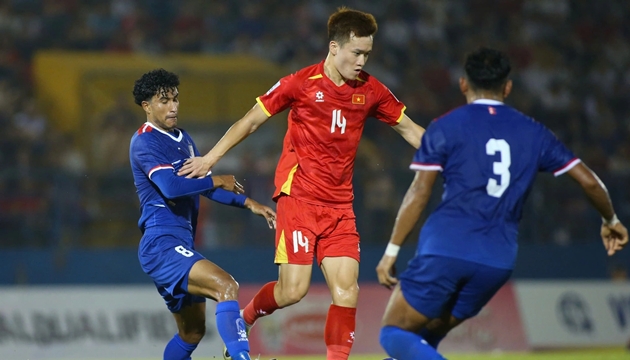 AFF Cup đổi lịch, HLV Kim Sang-sik đối mặt thử thách