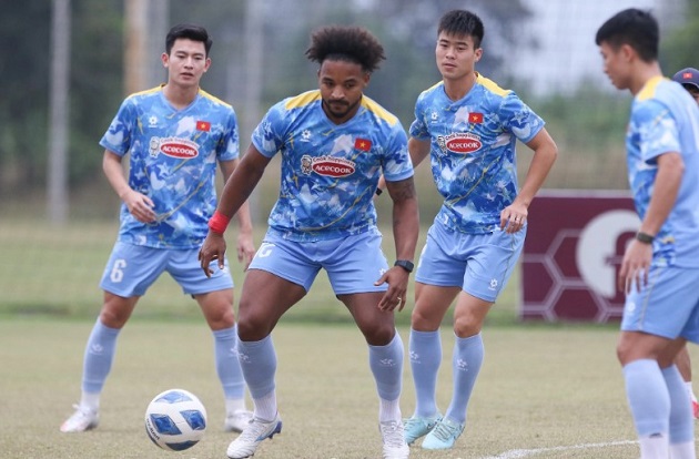 Điểm tin bóng đá Việt Nam 17/11: Xuân Son gây ấn tượng ở buổi tập đầu tại Lào; U22 Việt Nam có bài đối phó U22 Hàn Quốc