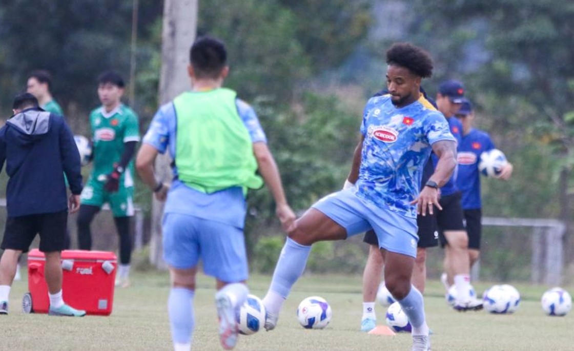 Điểm tin bóng đá Việt Nam 18/11: Xuân Son chưa chắc đá chính trận gặp Lào; Hà Nội FC giữ chân Văn Tùng