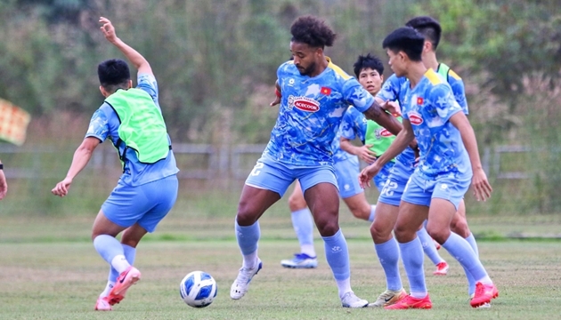 HLV Kim Sang Sik gây bất ngờ, Xuân Son khó đá chính trận gặp Lào