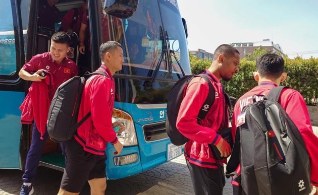 Tuyển Việt Nam đến Lào, khẩn trương chuẩn bị cho trận lượt về