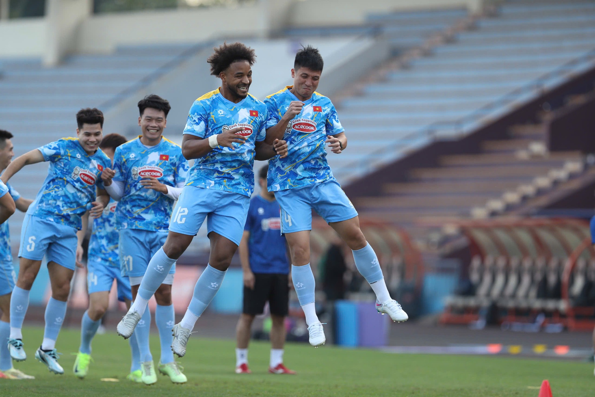 Xuân Son nhận lời chúc từ con trai Duy Mạnh trước trận gặp Lào