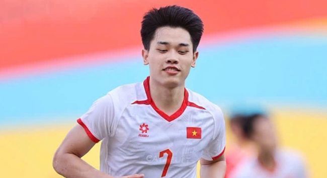 Bóng đá Việt Nam khởi sắc từ tín hiệu của Đình Bắc và Văn Hậu