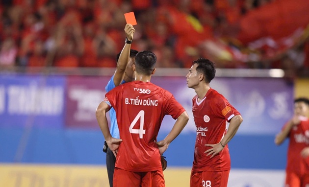 Bùi Tiến Dũng bị treo giò, Thể Công Viettel gặp tổn thất lớn