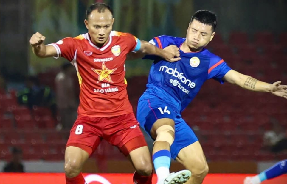 Bước ngoặt từ VAR, Hà Tĩnh đánh rơi chiến thắng trên sân nhà