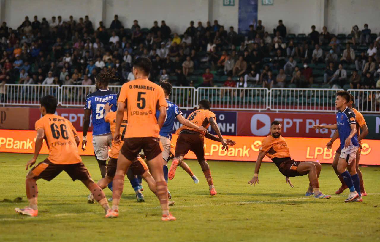 CĐV HAGL bi quan về tương lai trụ hạng sau thất bại ở vòng 1 V-League