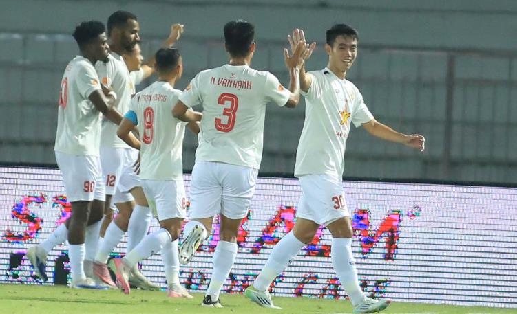 Cú đúp của Tagueu giúp Hải Phòng ngược dòng hạ gục Hà Tĩnh