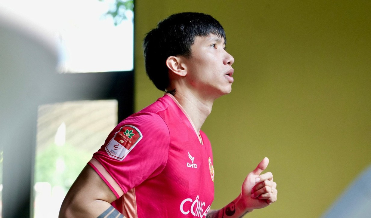 Đoàn Văn Hậu trở lại sân tập, CAHN và tuyển Việt Nam đón tin vui