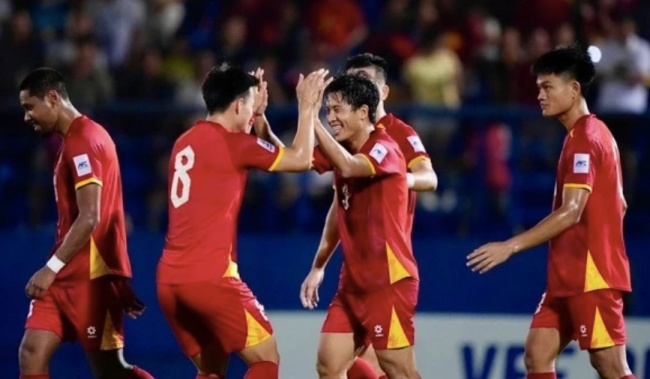 Đội tuyển Việt Nam và bài toán tấn công biên dưới thời HLV Kim Sang-sik