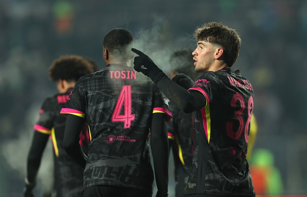 Guiu rực sáng, Chelsea bay cao trên đỉnh bảng