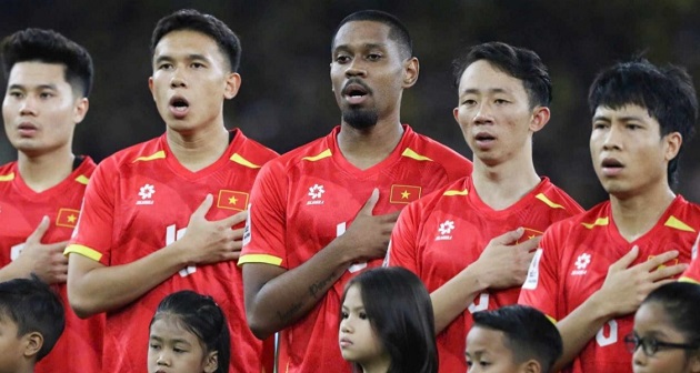 HLV Kim Sang Sik bất ngờ chọn Pendant Quang Vinh làm đội phó