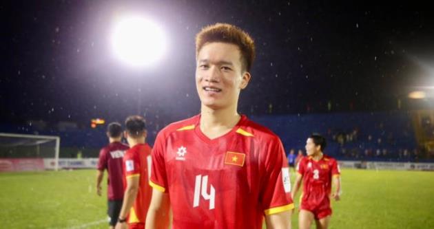 HLV Kim Sang Sik đau đầu vì khoảng trống Hoàng Đức để lại