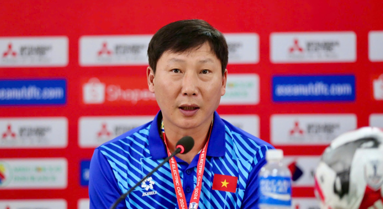 HLV Kim Sang-sik được đề xuất nhận bằng khen