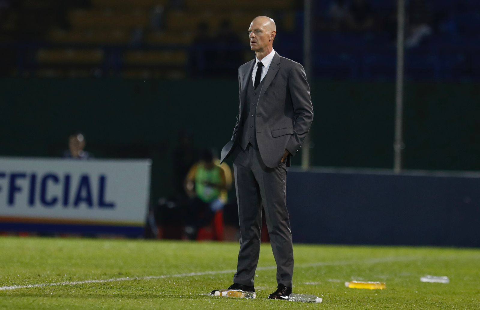 HLV Nepal lý giải nguyên nhân mặc vest dù thời tiết nóng nực ở Việt Nam