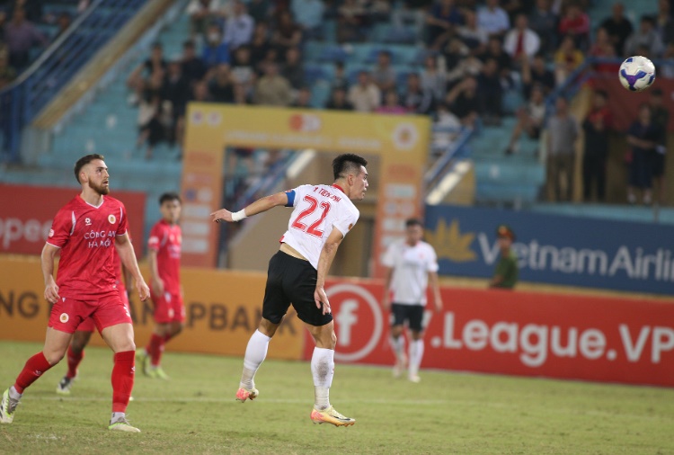 HLV Polking bất ngờ bênh vực Tiến Linh sau trận thua của CA TP.HCM