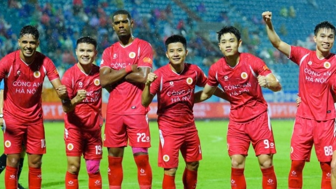 HLV Polking khẳng định CAHN quyết tâm giành chiến thắng trước Tai Po