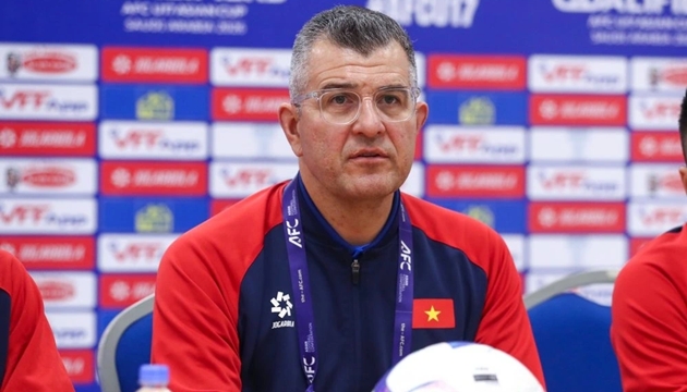 HLV Roland coi trận gặp Malaysia là chung kết và cảnh báo tình huống cố định