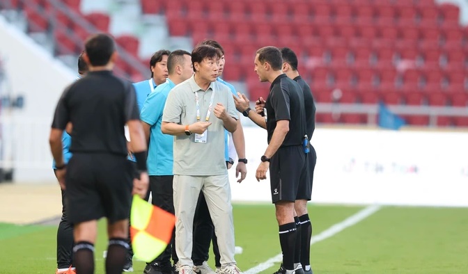 HLV U22 Lào ngỡ ngàng về bàn thắng tranh cãi của Việt Nam