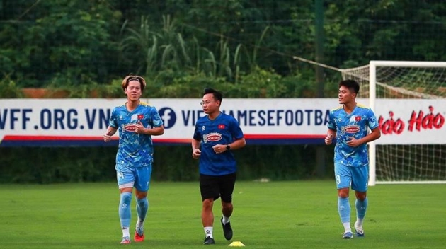 Lên tập trung muộn, Viktor Lê tập riêng ở U23