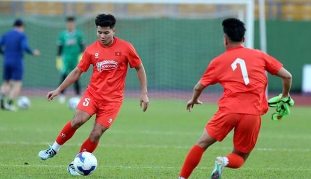 Nhiều tuyển thủ Việt Nam tập trung muộn vì V-League lùi lịch