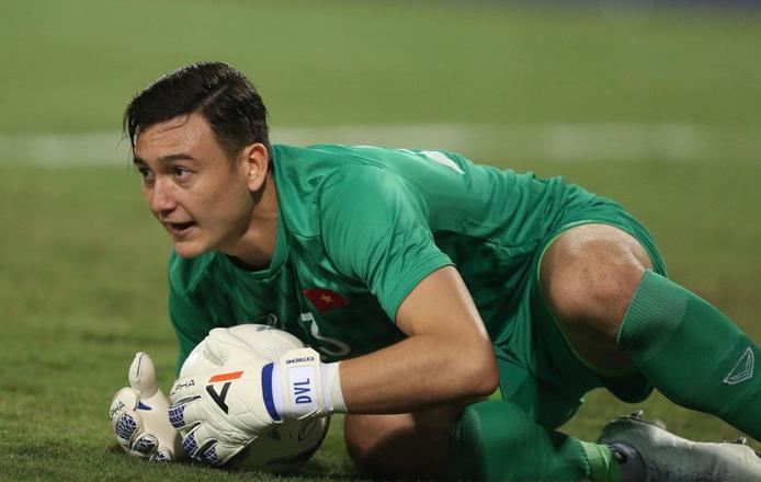 Ông Kim Sang-sik “ngó lơ” sai lầm của Văn Lâm