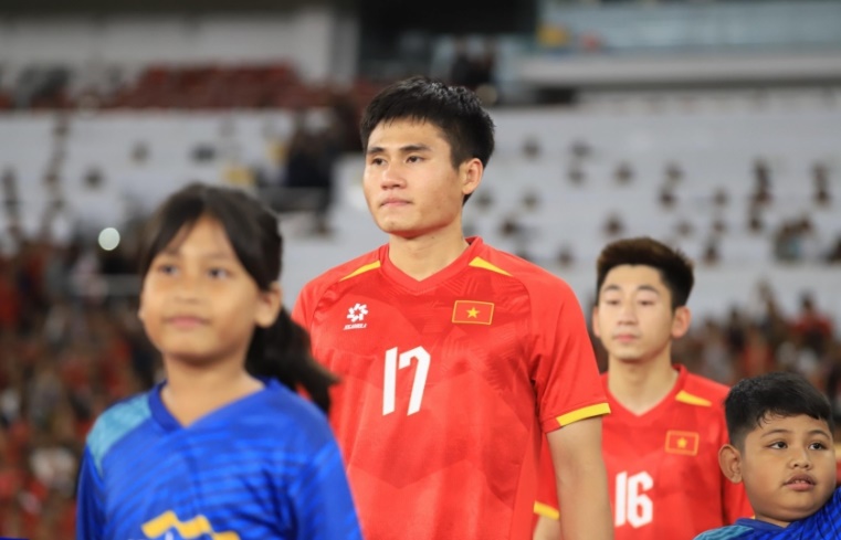 Phi Hoàng lập công, gửi thông điệp đến HLV Kim Sang Sik