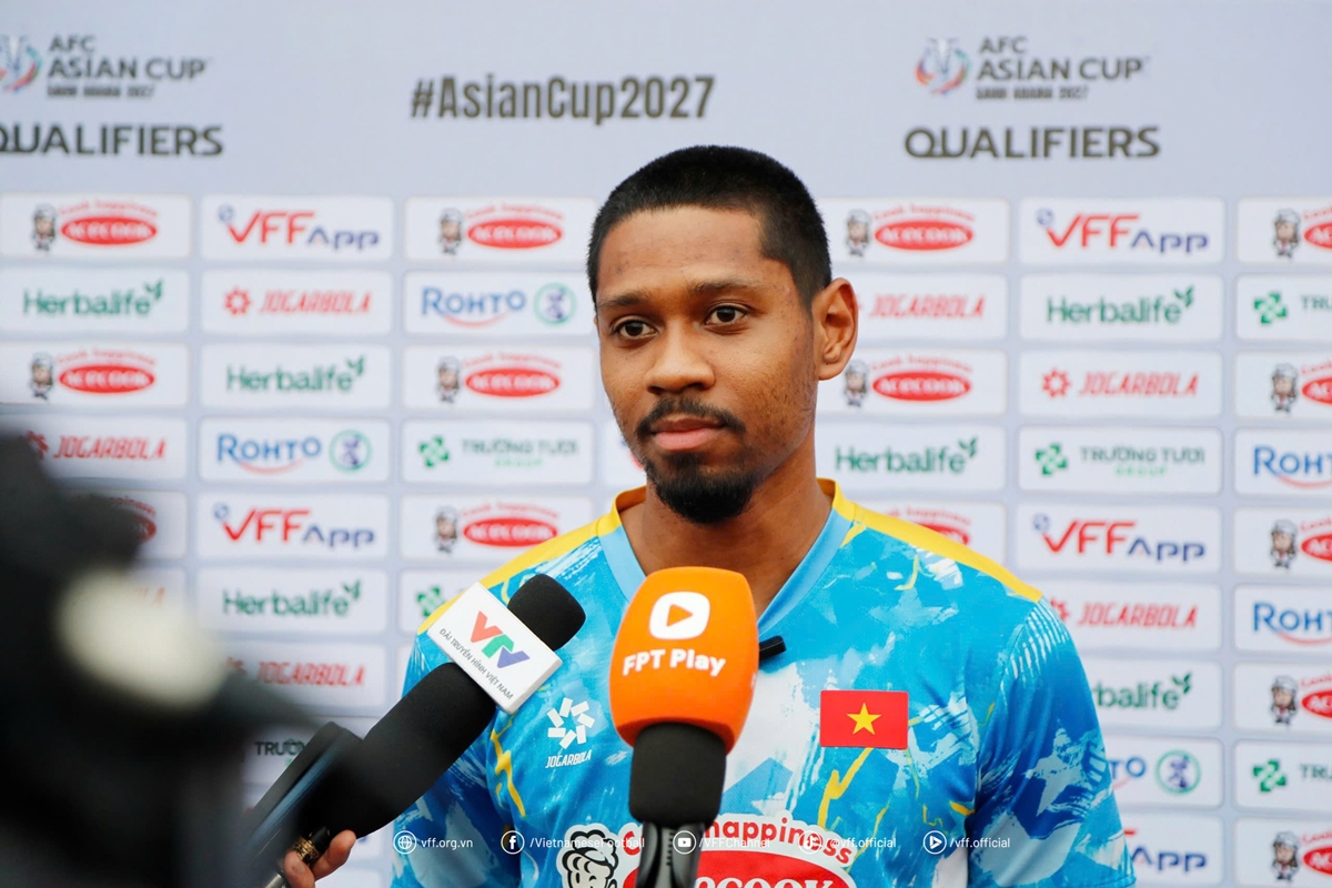 Quang Vinh tiết lộ cảm xúc lần đầu đeo băng đội trưởng