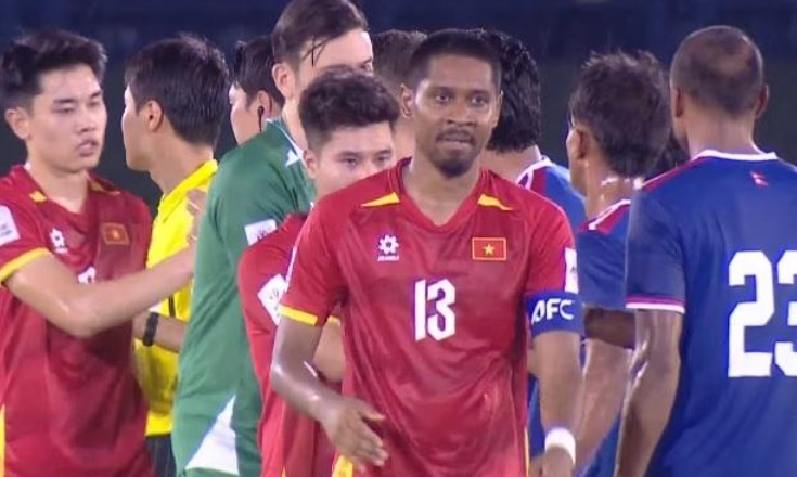 Quang Vinh và khoảnh khắc lịch sử với tấm băng thủ quân tuyển Việt Nam