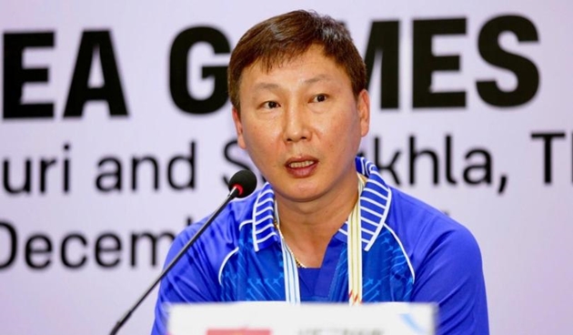 Thắng Lào 2-1, HLV Kim Sang-sik nói gì về bàn thắng tranh cãi?