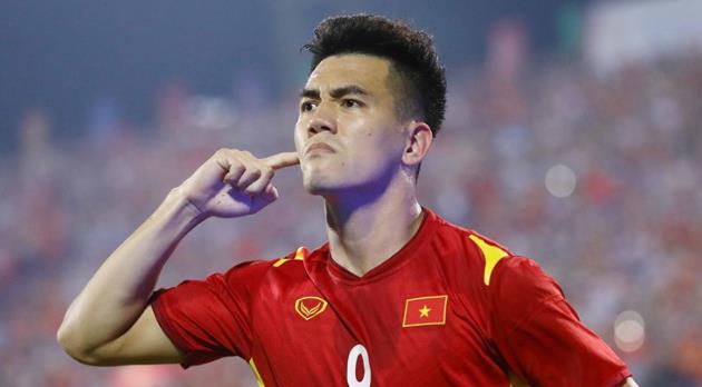 Tiến Linh thách thức kỷ lục ghi bàn của HLV Lê Huỳnh Đức