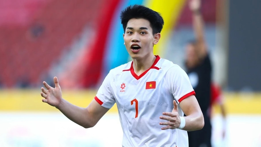 Trọng tài bẻ còi, Đình Bắc ngơ ngác giữa “tâm bão” SEA Games