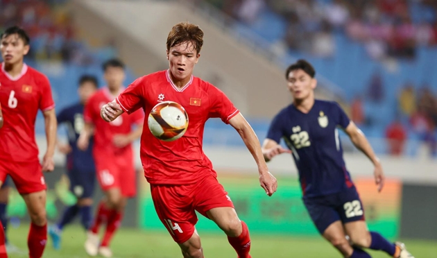 Tuyến giữa tuyển Việt Nam: Ai đá cặp với Hoàng Đức?