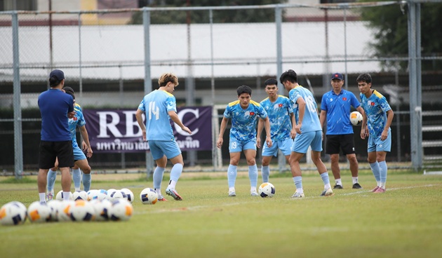 U22 Việt Nam tập luyện dưới trời nắng gắt, quyết thắng Malaysia