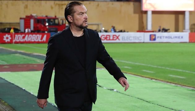 V-League 2025-26: Cảm xúc trái ngược của HLV Popov và Polking sau trận hòa 1-1