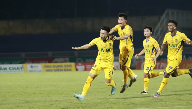 VAR từ chối Quang Hải, CAHN chia điểm tiếc nuối với SLNA