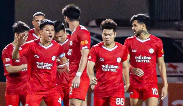 Viết Tú lập siêu phẩm, Viettel nhọc nhằn đánh bại Thanh Hóa