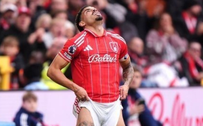 2 pha bóng khiến khung thành Chelsea chao đảo