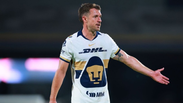 Aaron Ramsey chia tay Pumas sau 6 trận