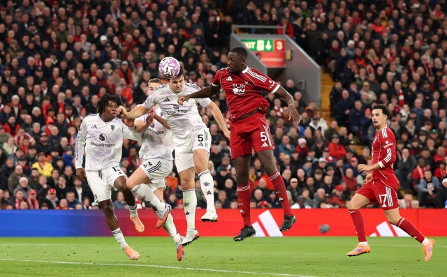 Arne Slot và bài toán sinh tồn