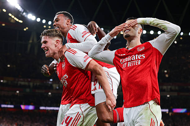 Arsenal chiến thắng, Martinelli khen ngợi Gabriel