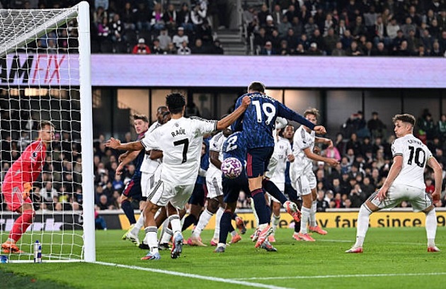 Arsenal ghi bàn thắng thứ 50 từ phạt góc