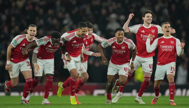 Arsenal nắm thiên thời, Man City lâm nguy vì hàng thủ