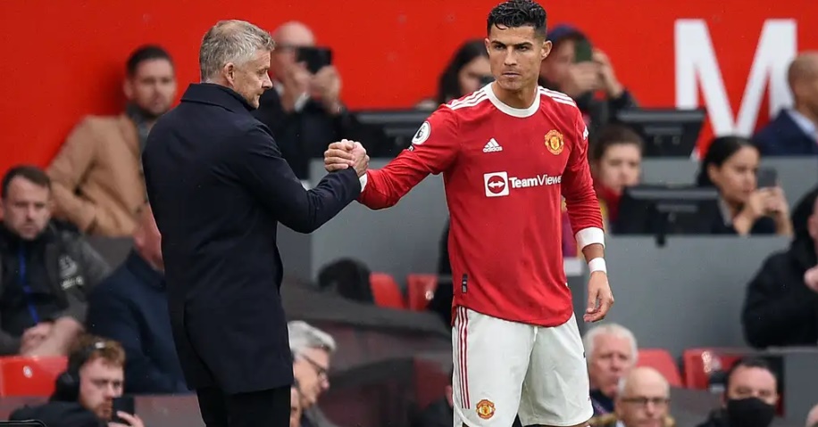 Bài học từ Ronaldo có thể giúp Solskjaer rộng cửa trở lại Man Utd