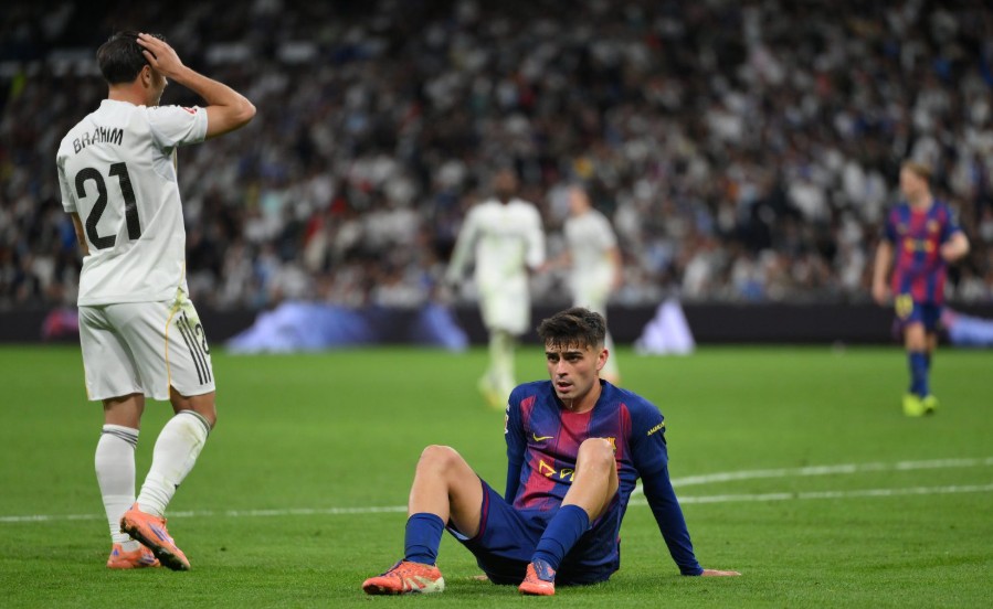 Barcelona khủng hoảng chấn thương, Hansi Flick đổi chiến lược