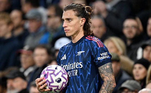 Calafiori khiến hàng tiền vệ Arsenal trở nên biến hóa hơn