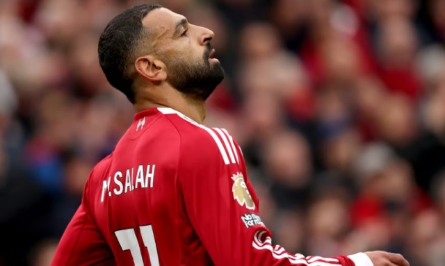 Carragher nêu hạn chế của Salah, khuyên Slot xoay tua nhân sự