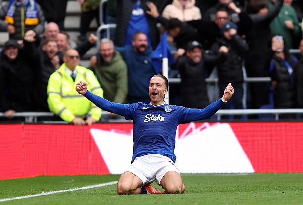 Chạm trán Everton, Guardiola nói thẳng về màn “lột xác” của Jack Grealish