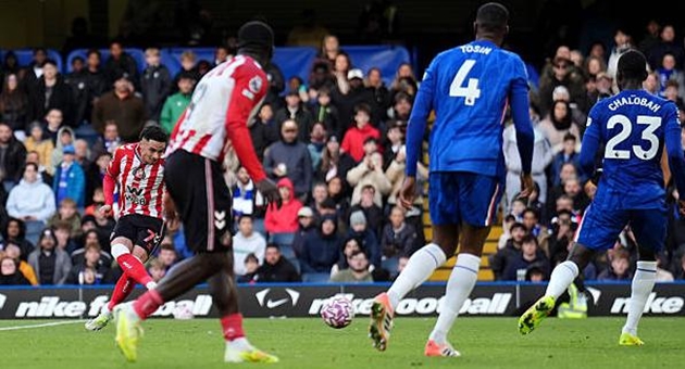 Chelsea thua ngược Sunderland, Maresca bức xúc về bàn thua dễ
