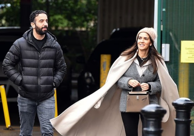 Chia tay Man Utd, Ruben Amorim rời biệt thự triệu bảng