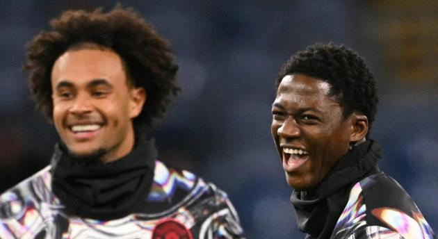 Chốt tương lai Mainoo và Zirkzee, MU ra điều kiện bán đứt